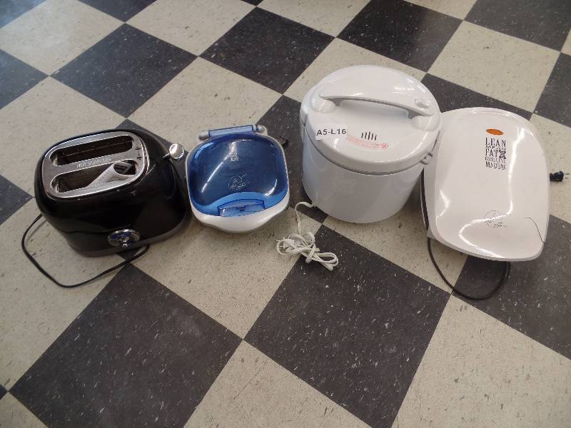 Toaster, 2 George Forman Grills and Rice Cooker