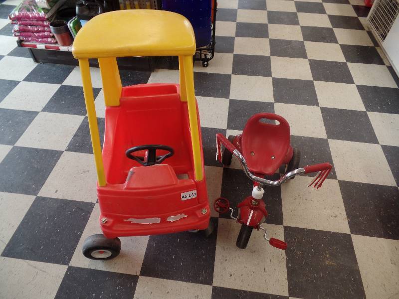 Little Tykes Car and Radio Flyer Trike