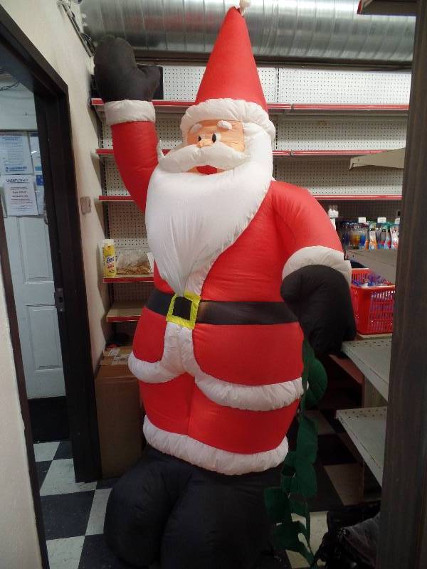 Blow Up Christmas Santa about 8 12 Ft Tall