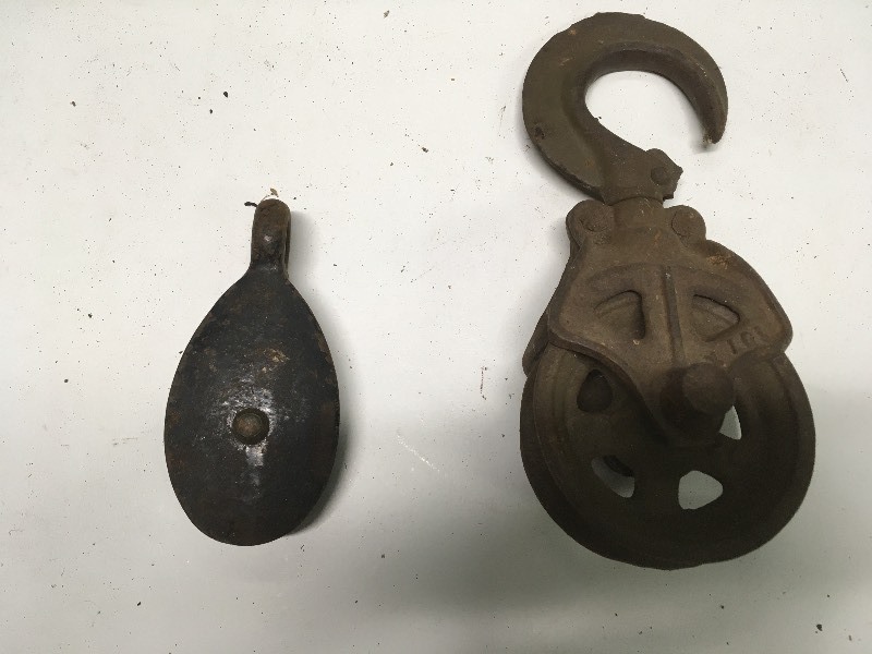 2 Metal Pulleys