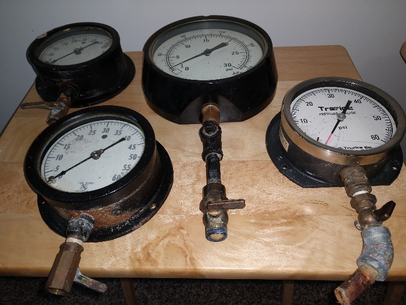 lot 1 image: Vintage Pressure Gauges