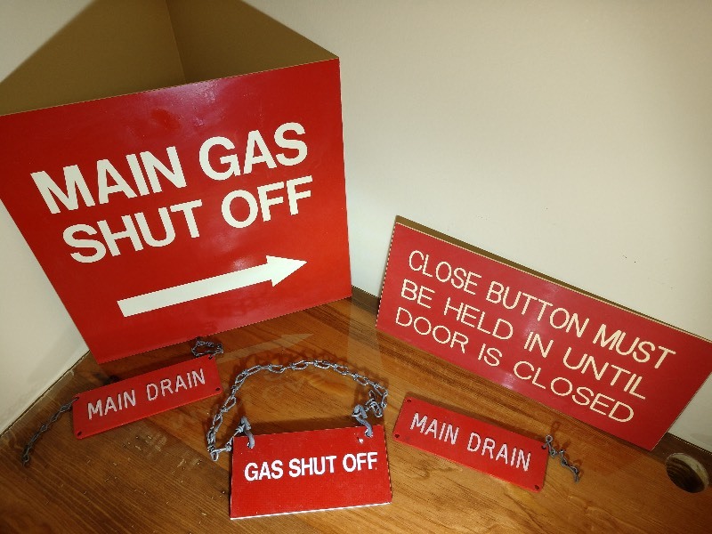 lot 19 image: Industrial Signs