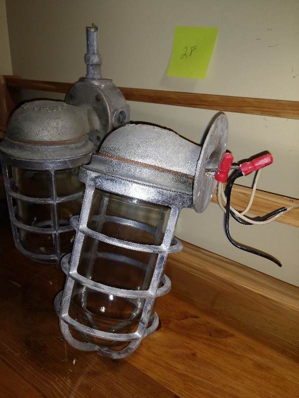 lot 28 image: Explosion-Proof Industrial Spero Electric Caged Lights (2)