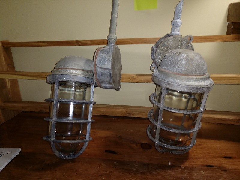 lot 30 image: Explosion-Proof Industrial Spero Electric Caged Lights (2)