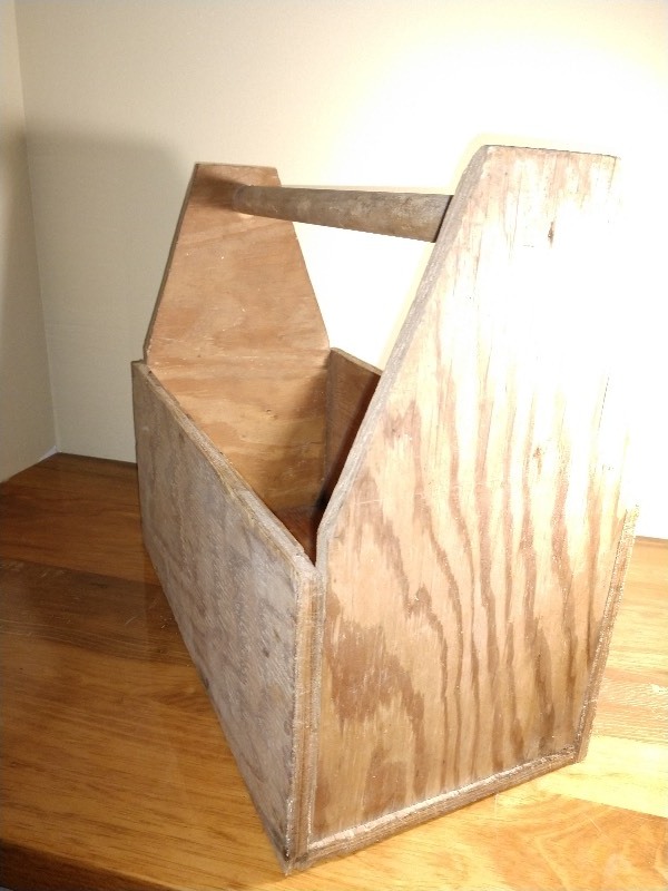 lot 31 image: Primitive Handmade Wood Carpenters Toolbox