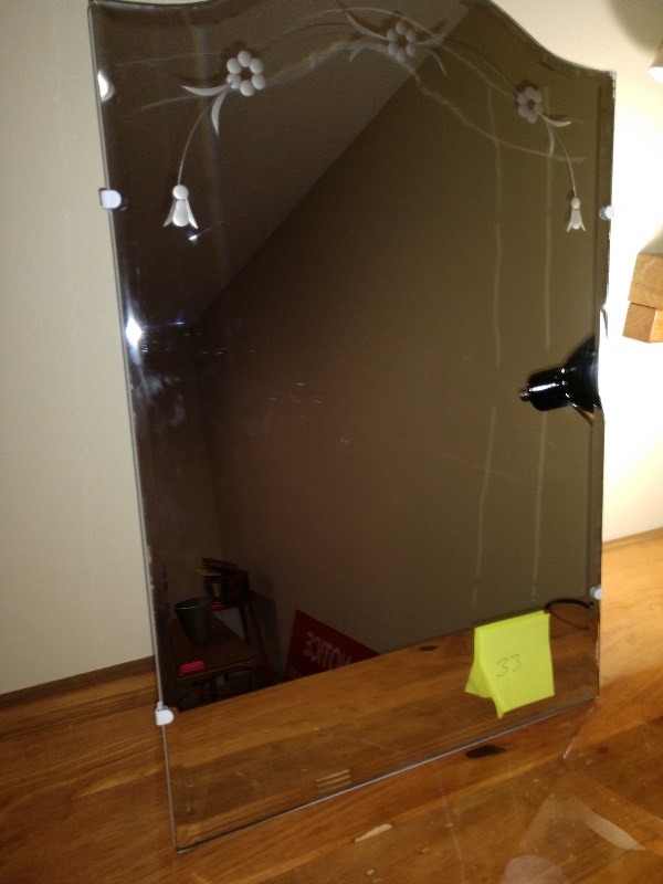 lot 33 image: Vintage Mirrored Medicine Cabinet