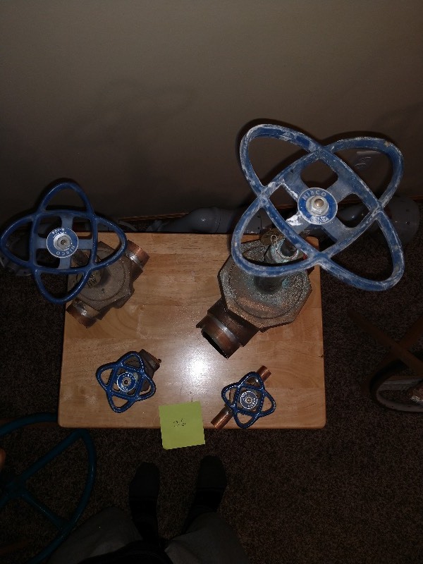 lot 29 image: Red Brass Gate Water Valves (4)