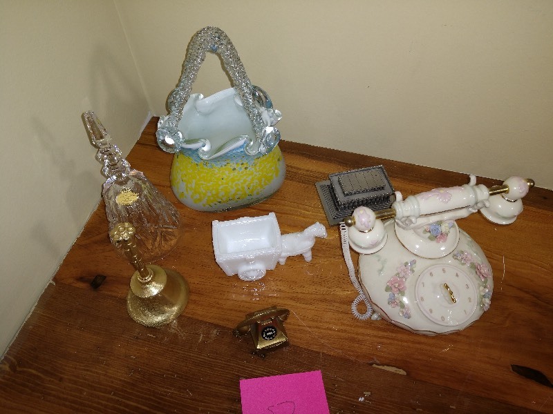 lot 57 image: Carnival Glass and Miscellaneous Collectibles