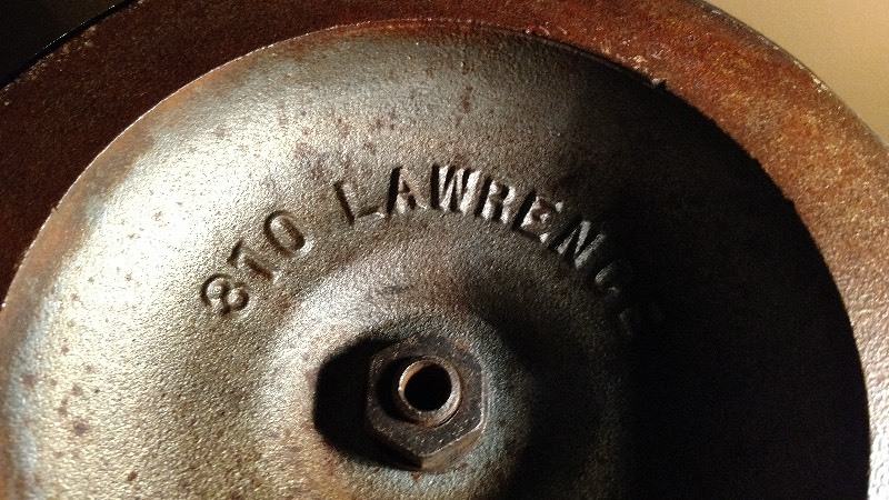 lot 88 image: 310 Lawrence Metal Urn Top Stanchions w Rope