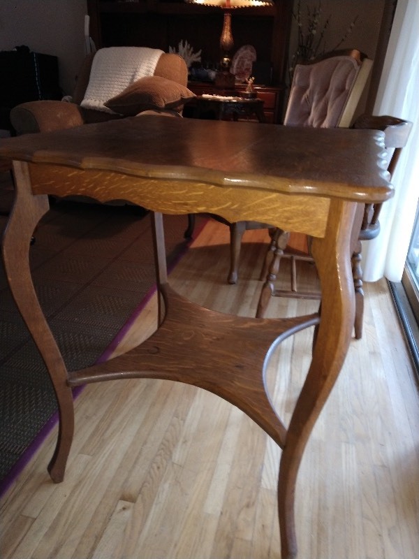 lot 124 image: Wood End Table