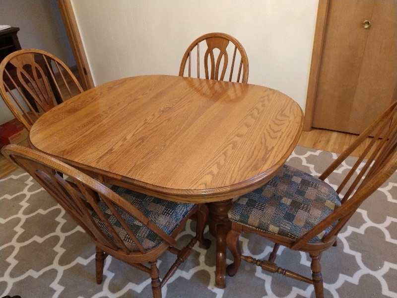 lot 133 image: Dining Room Table w Four Chairs