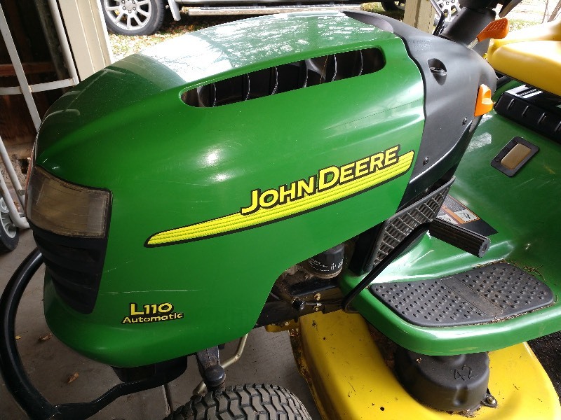 lot 132 image: John Deere Tractor L110 Automatic