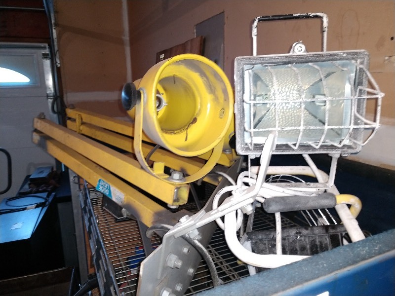 lot 134 image: Yellow Dock Light and Two Work Lights