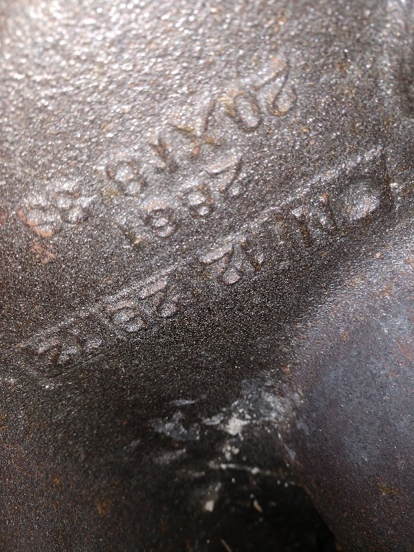 lot 137 image: Kohler Cast Iron Sink