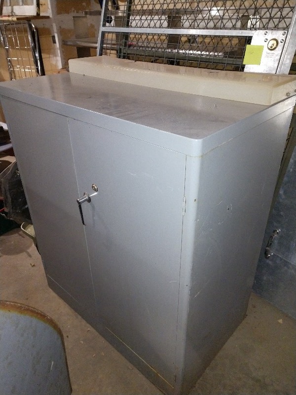 lot 51 image: Industrial Heavy Duty Shop Cabinet with Key