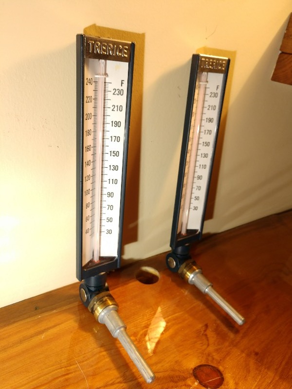 lot 173 image: Trerice Adjustable Angle Thermometer 3.5 Aluminum Stem Stem 9 F BX91403