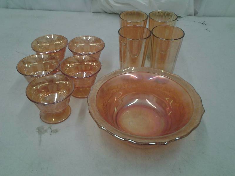 lot 21 image: Lot Of Vintage Carnival Glassware