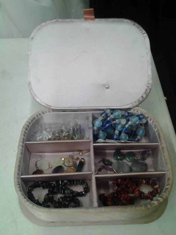 lot 33 image: Vintage Jewelry Box With Contents