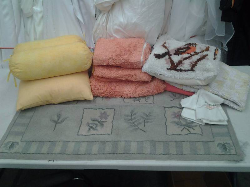 lot 49 image: Lot Of Rugs, Pillows, Pillow Case, Fleece Throw