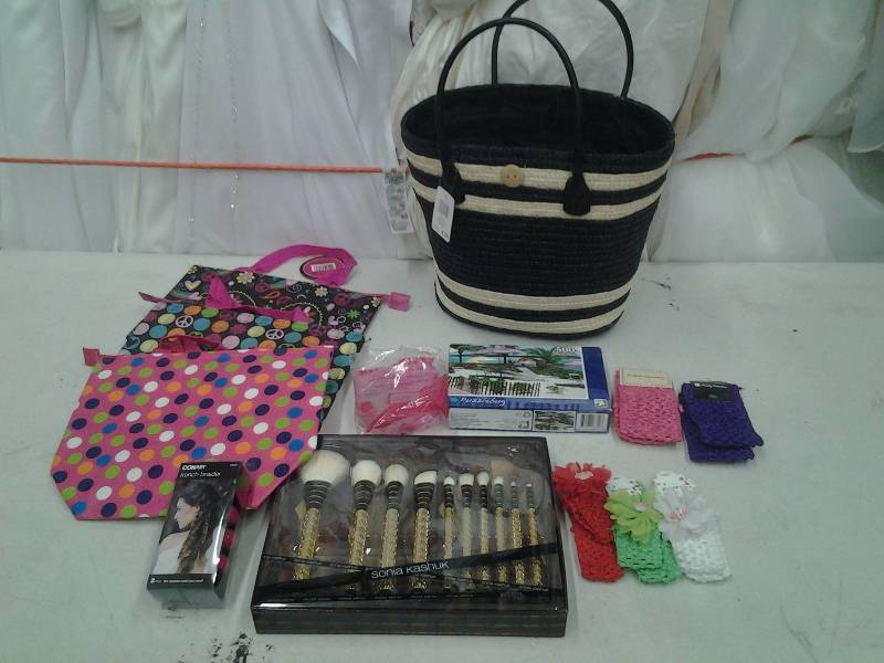 lot 50 image: New Make-Up Brush Set, Lunch Bags, Straw Tote, Hair Accessories