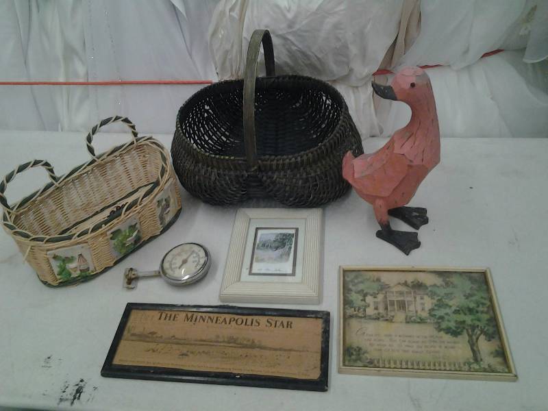 lot 52 image: Baskets, Vintage Frames, Wood Duck, Lake Decor