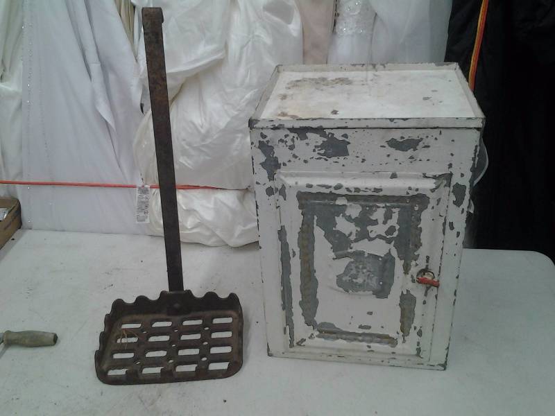 lot 61 image: Old Metal Bread Box Cabinet 13x20x11 & Other Cast Bracket 25 Inches