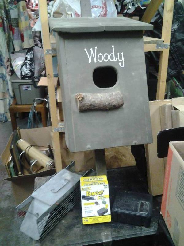 lot 66 image: Wood Duck House, Hav-A-Heart Trap, Mouse Traps