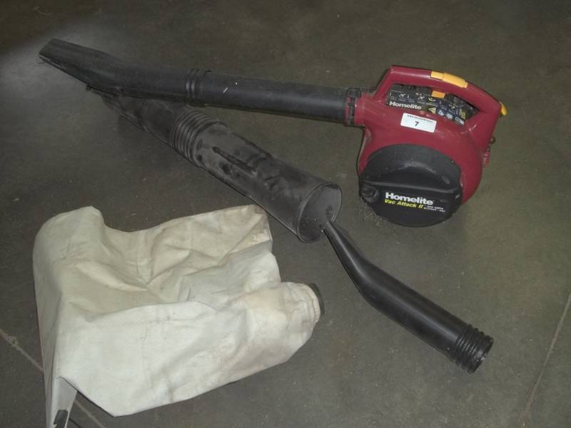 lot 7 image: Homelite Blower Vac