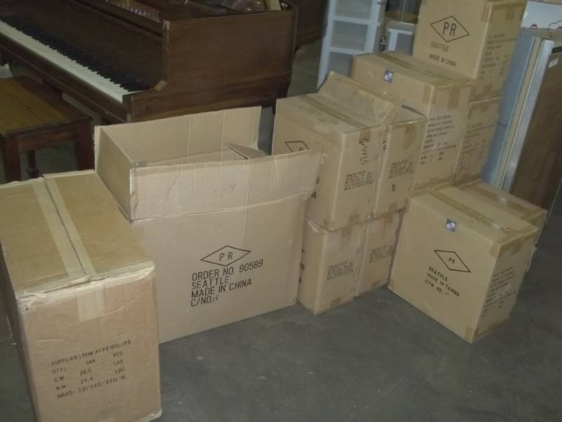 lot 11 image: Large Lot of Christmas Decor and craft items