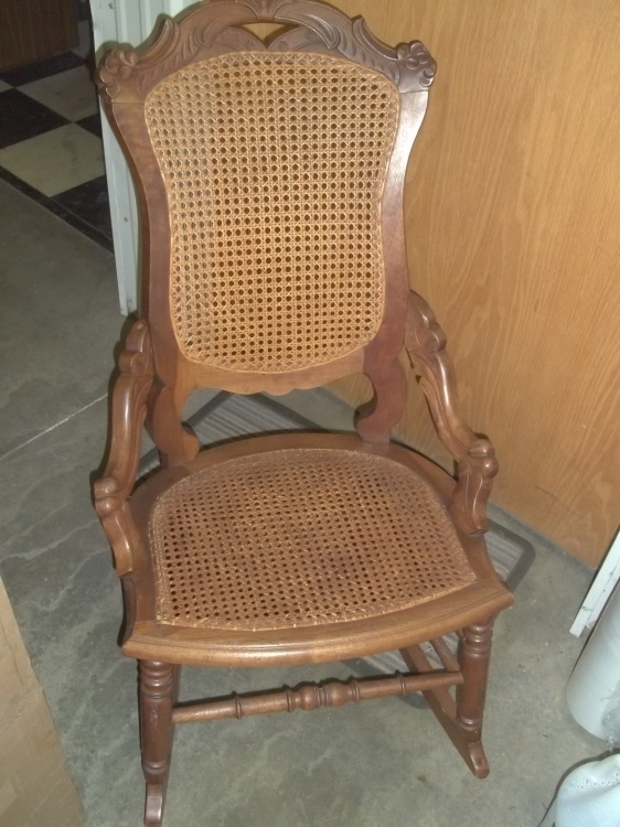 lot 23 image: Vintage Rocking Chair