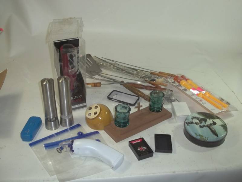lot 24 image: Large Assorted Lot