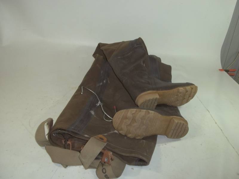 lot 32 image: Cabelas size large Chest Waders