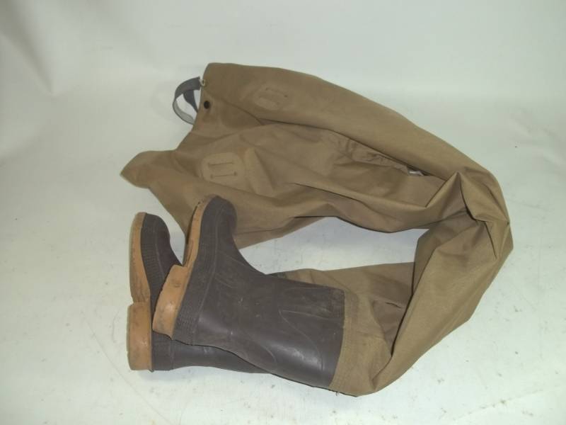 lot 54 image: Size 8 Chest Waders