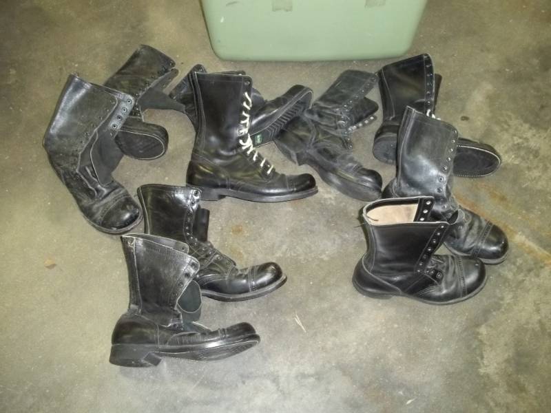 lot 82 image: 5 pair of Military boots