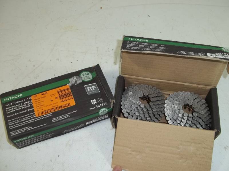 lot 85 image: Hitachi 1 14 roofing nails 2 boxes
