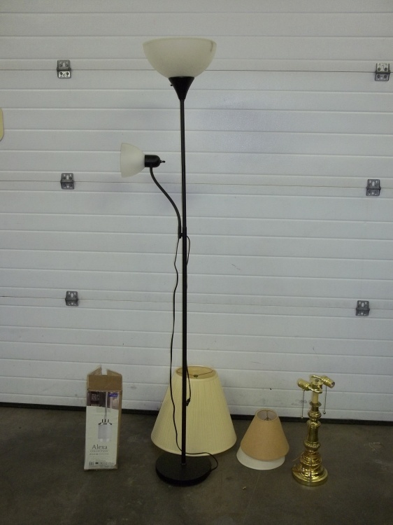 lot 89 image: Floor Lamp, table lamp and light Fixture
