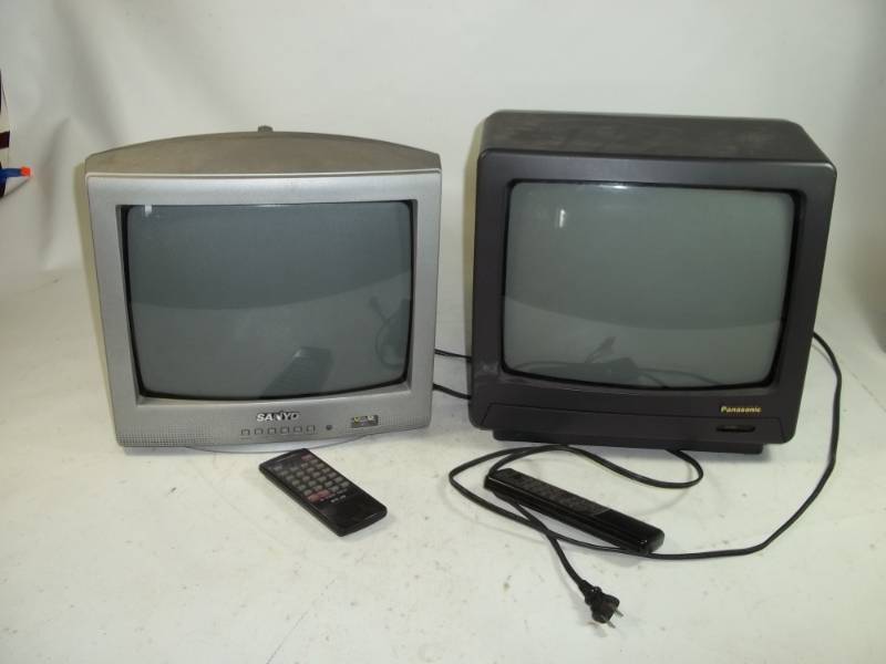 lot 128 image: Pair of small tvs with remote good for fish house