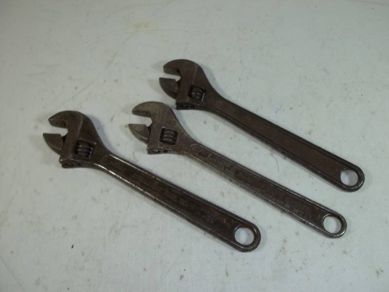 lot 139 image: 3 adjustable wrenches