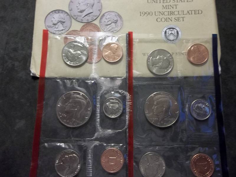 1990 US Mint Unc Coin Set P & D