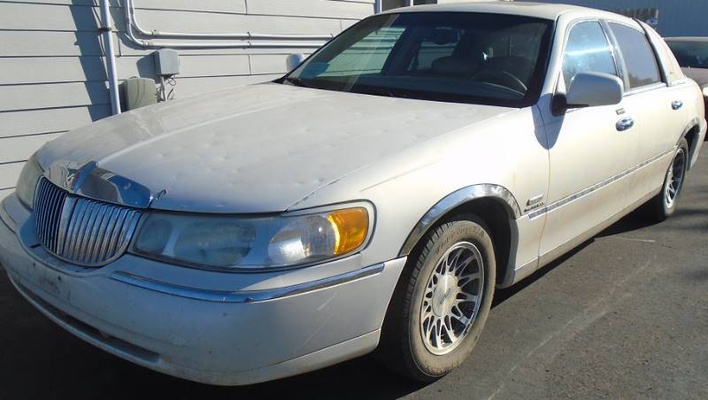 2002 Lincoln Town Car NO RESERVE