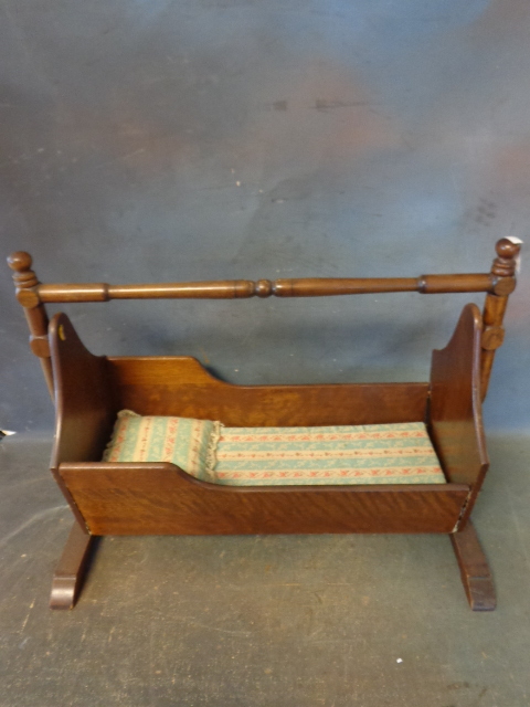 lot 2 image: Doll Cradle