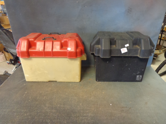 lot 4 image: Battery Cases