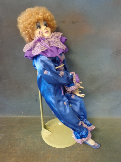 lot 7 image: Porcelain Clown