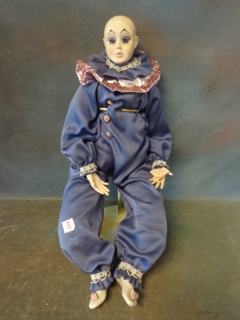 lot 8 image: Porcelain Clown