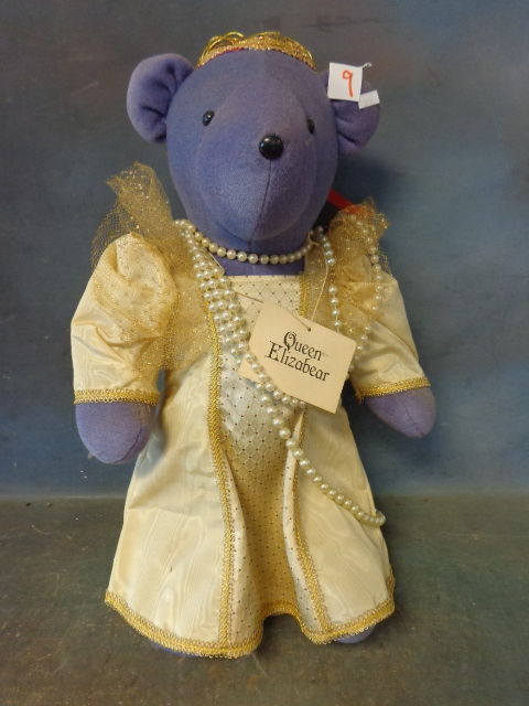 lot 9 image: Queen Eliza Bear
