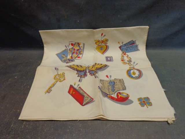 lot 46 image: Cloth Napkins and Tablecloth