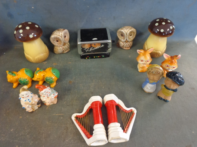 lot 86 image: Salt and Pepper Shakers