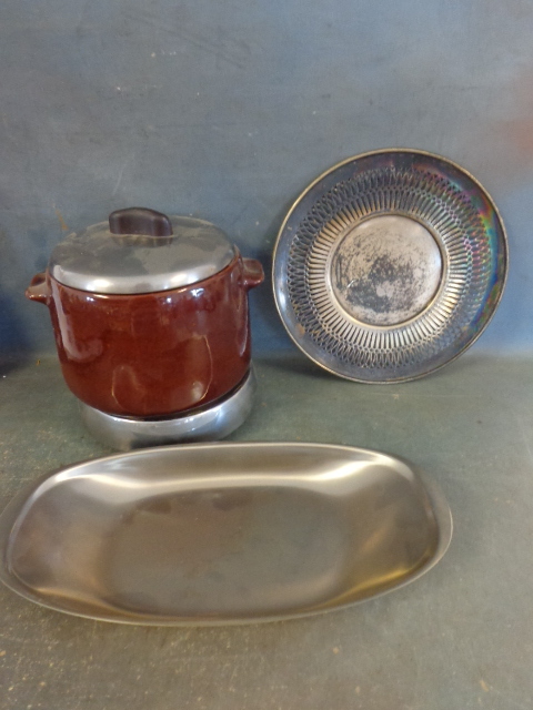 lot 87 image: Fondu Pot and More