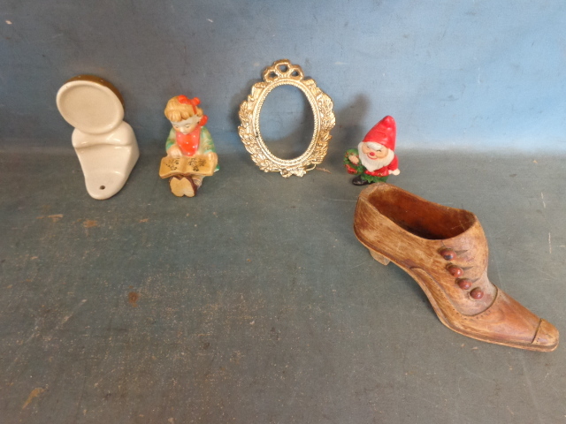 lot 107 image: Vintage Items