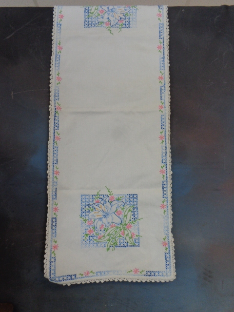 lot 112 image: Table Linen